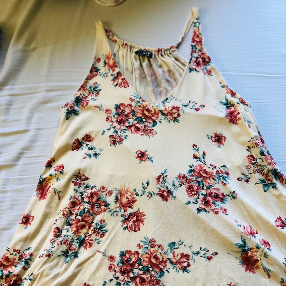 Cute pastel pink floral tank.